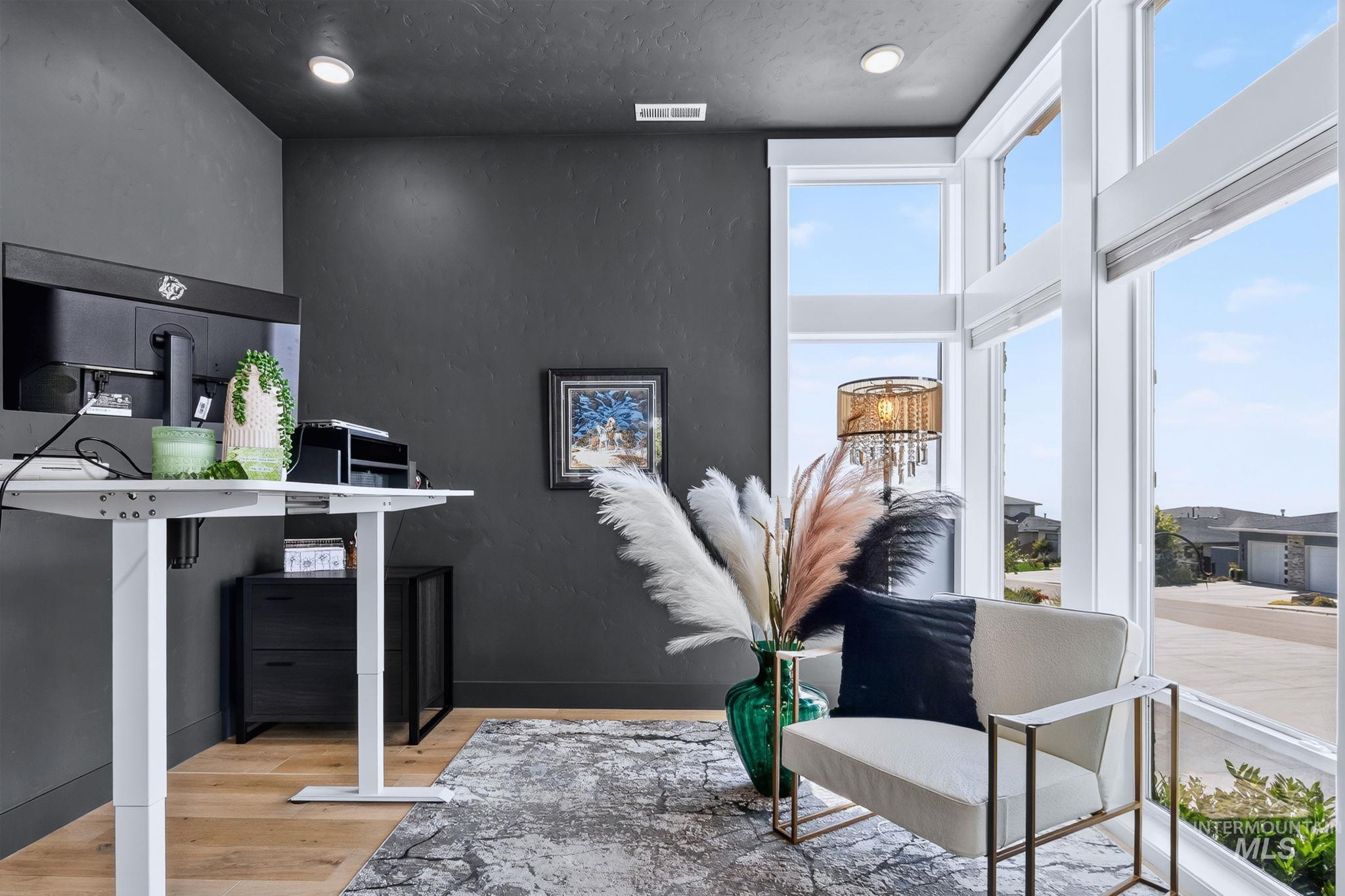 1916 S Meteor Way Property Photo 10