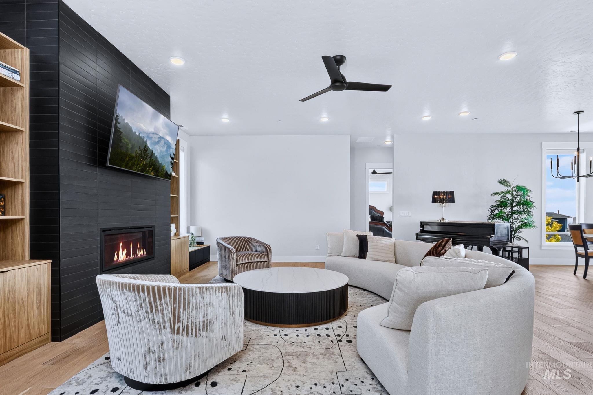 1916 S Meteor Way Property Photo 11