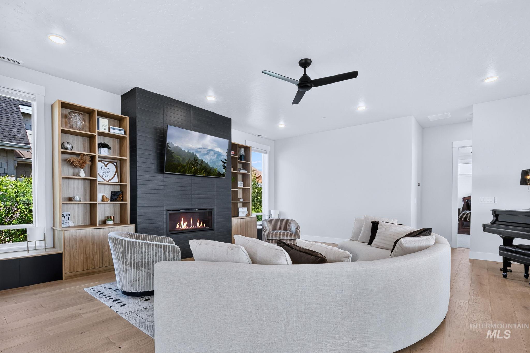 1916 S Meteor Way Property Photo 12