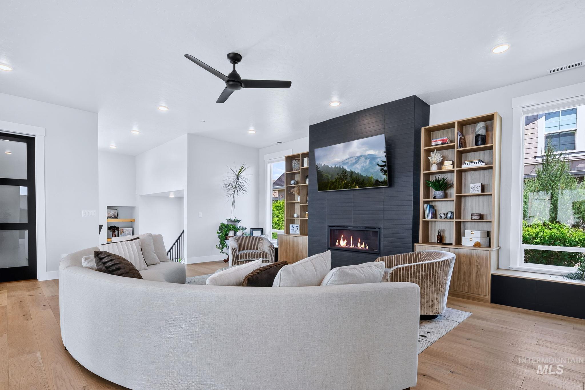 1916 S Meteor Way Property Photo 13