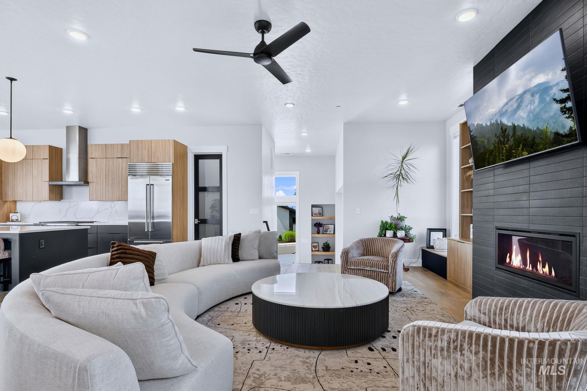 1916 S Meteor Way Property Photo 14