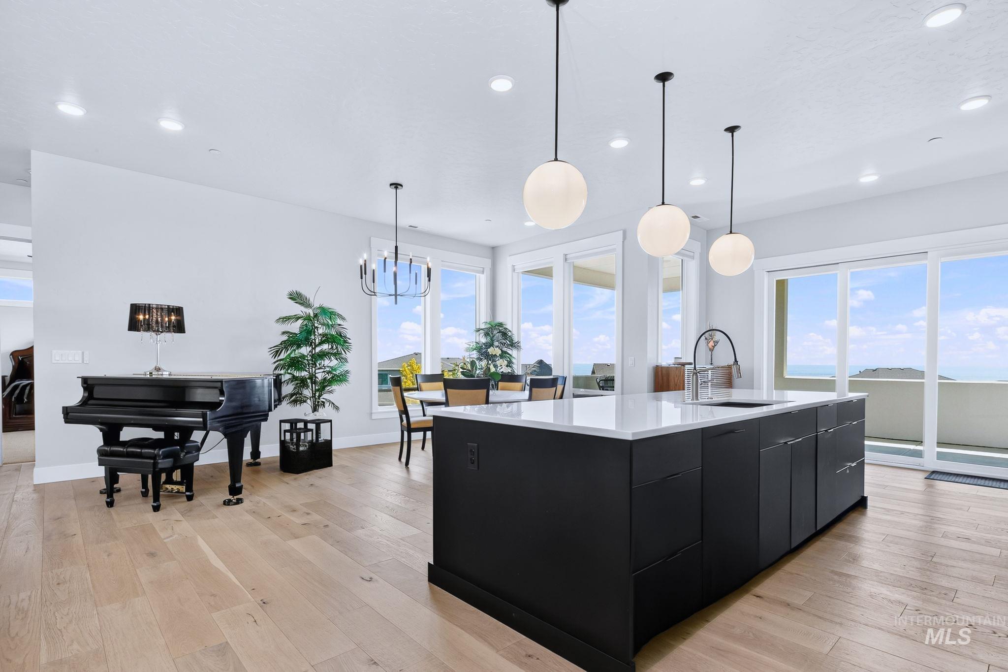 1916 S Meteor Way Property Photo 16