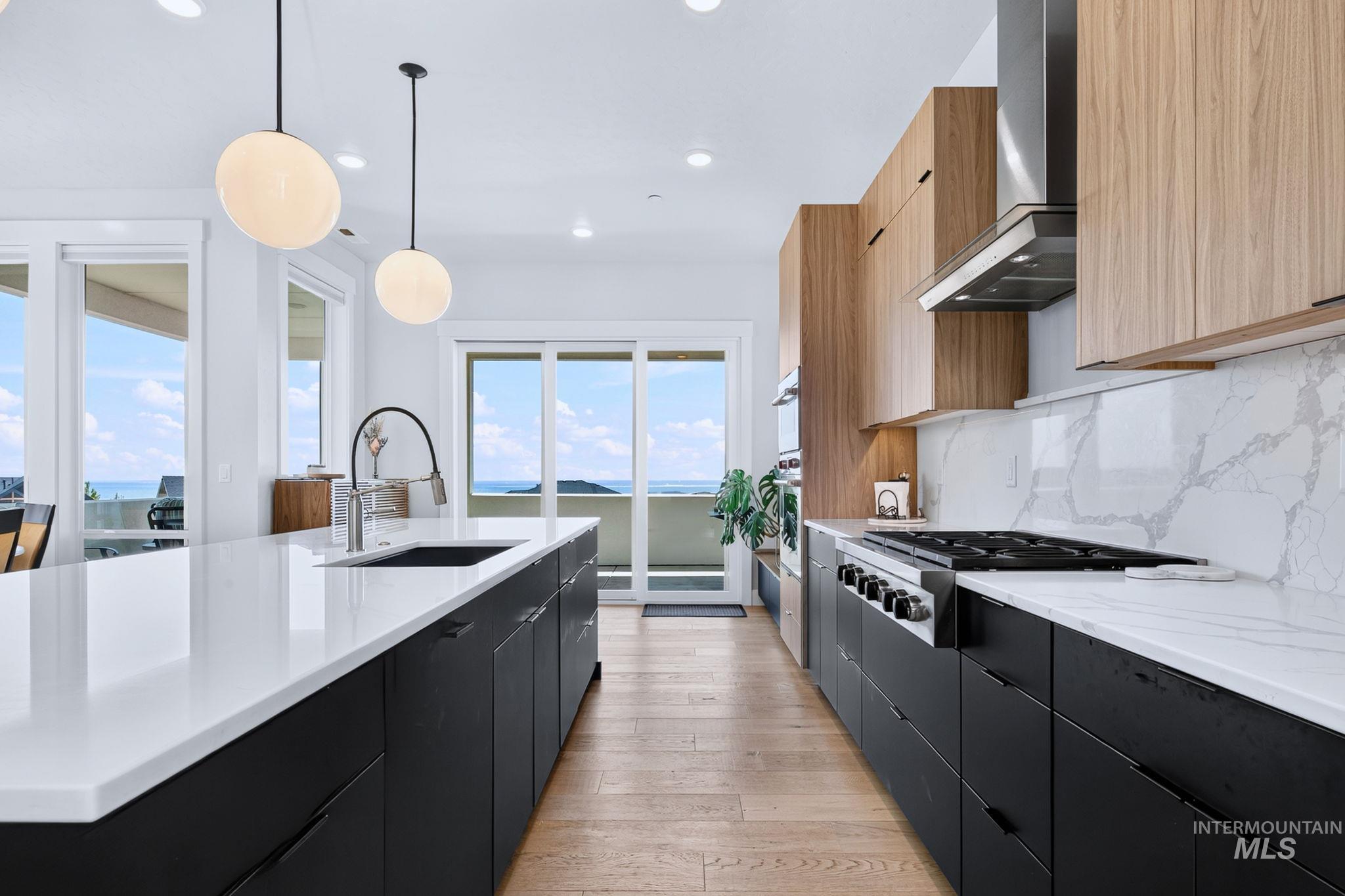 1916 S Meteor Way Property Photo 17