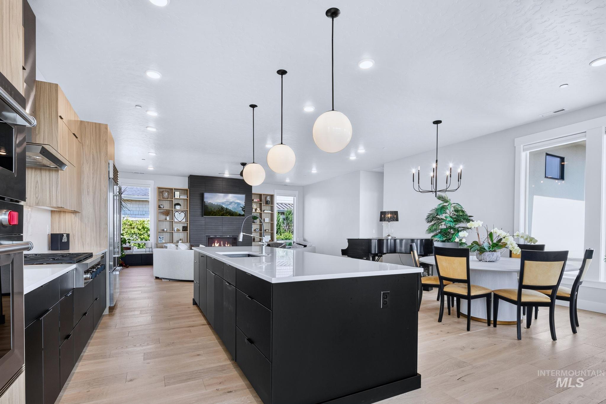 1916 S Meteor Way Property Photo 19