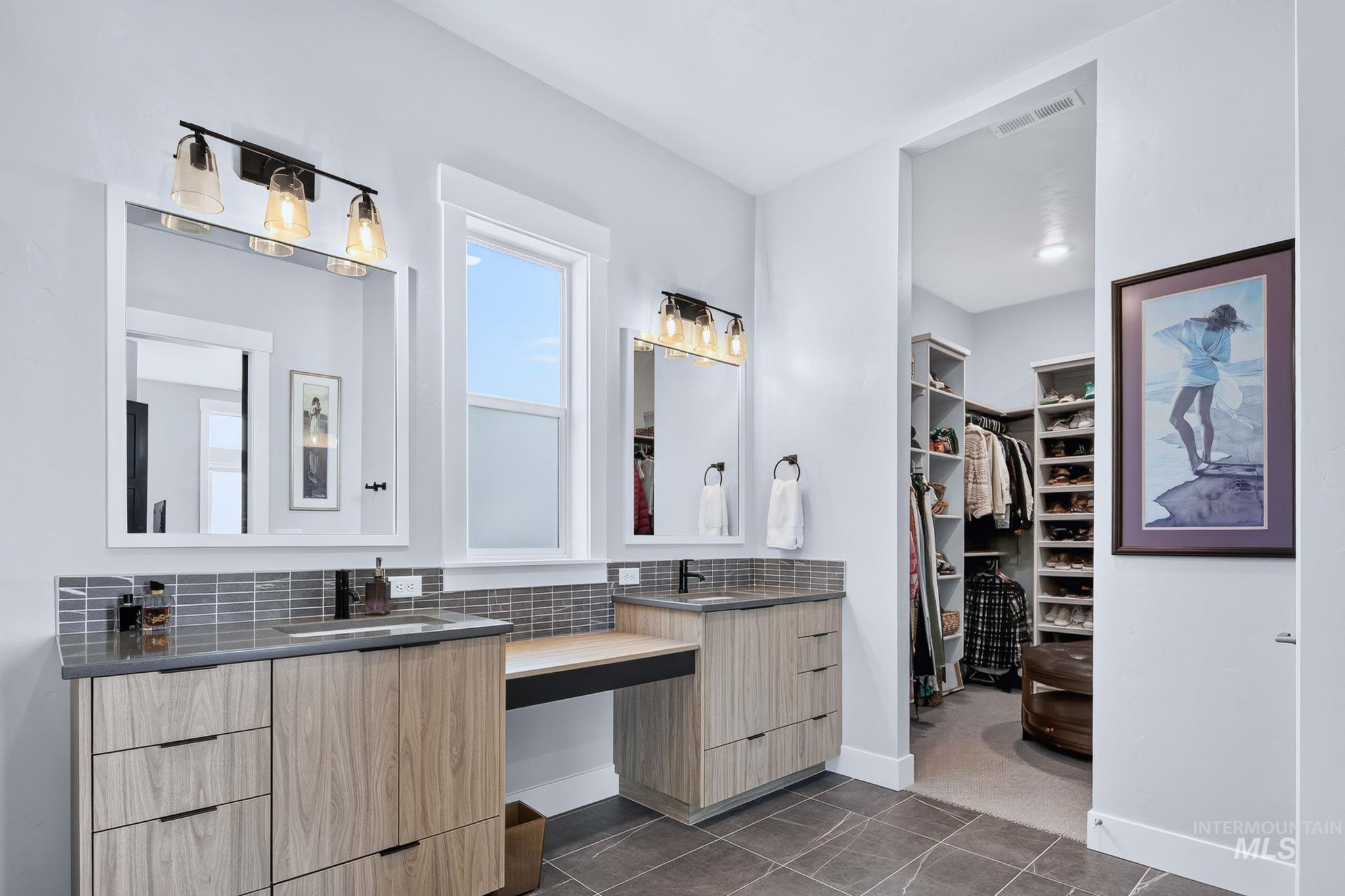 1916 S Meteor Way Property Photo 24