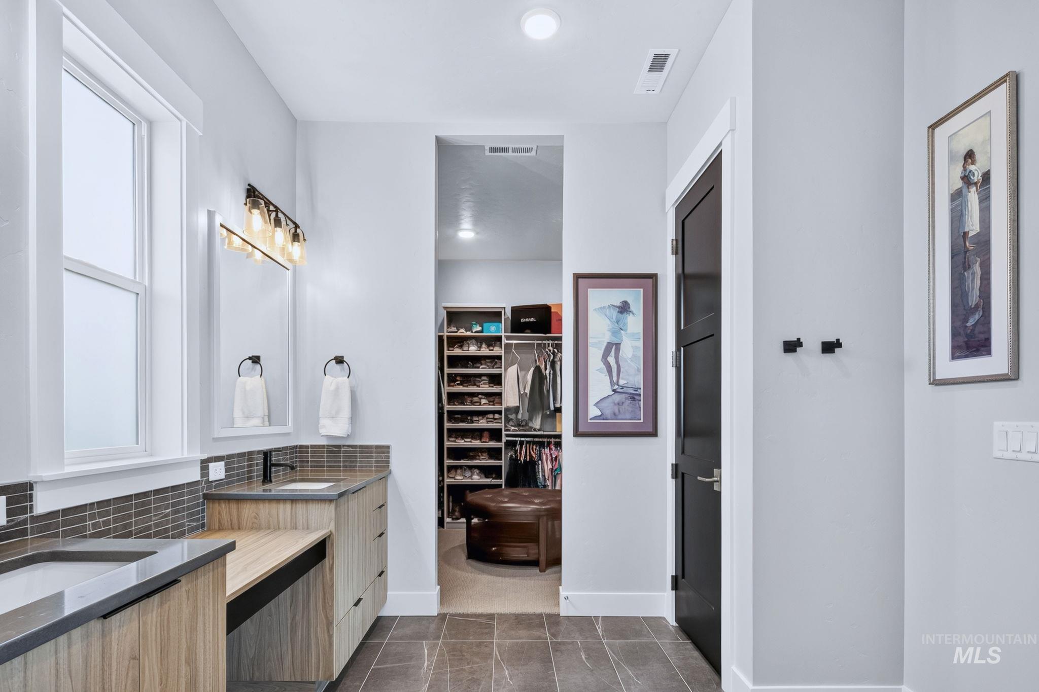 1916 S Meteor Way Property Photo 25