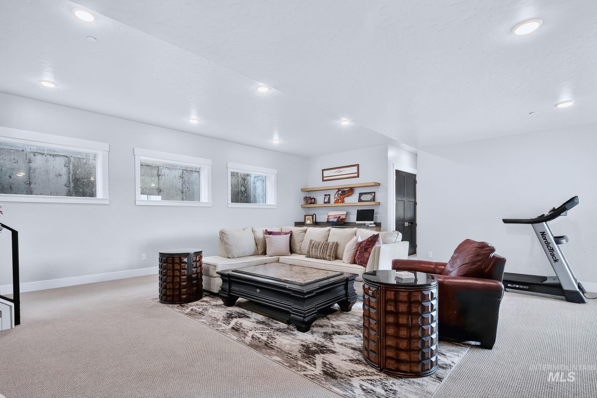 1916 S Meteor Way Property Photo 34