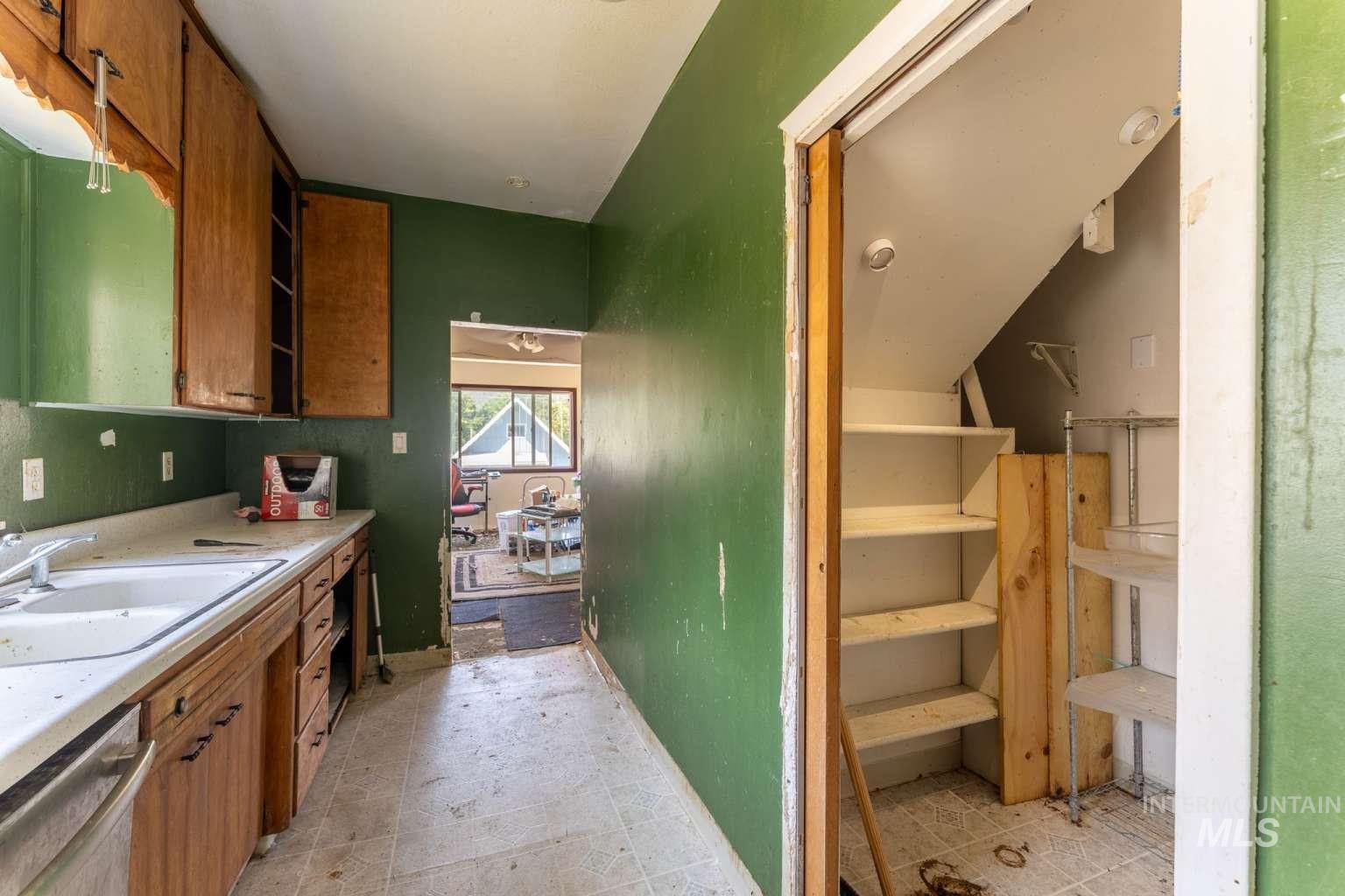 621 Teddy Ave Property Photo 6
