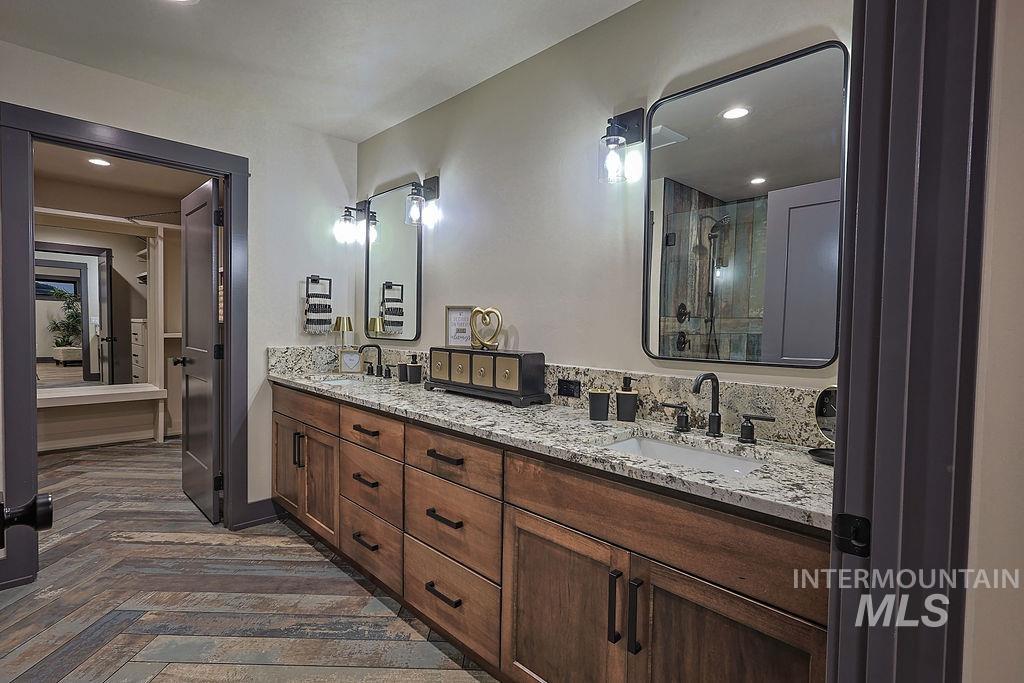 427 E 300 N Property Photo 24