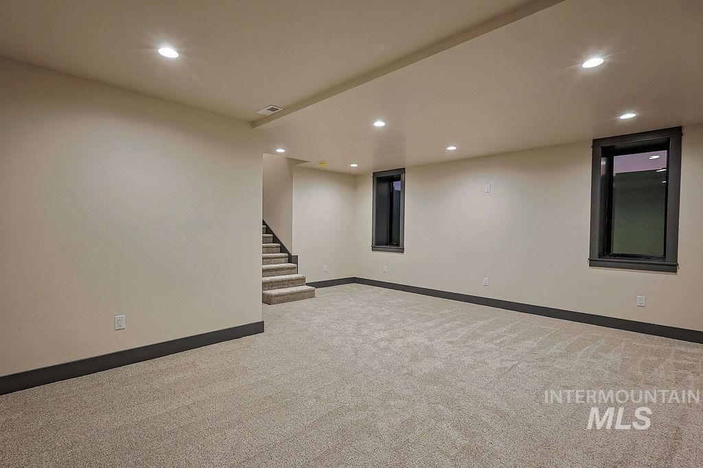 427 E 300 N Property Photo 45