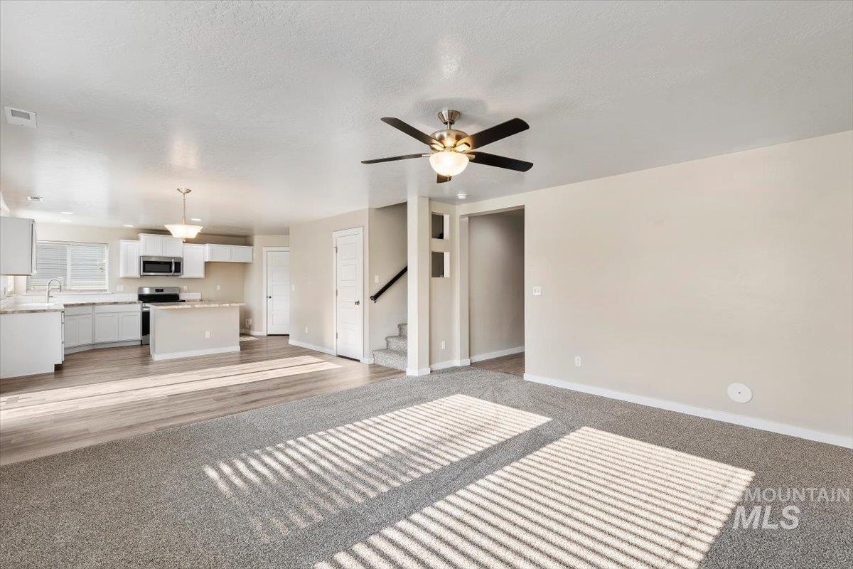 5062 N Maplestone Ave Property Photo 5