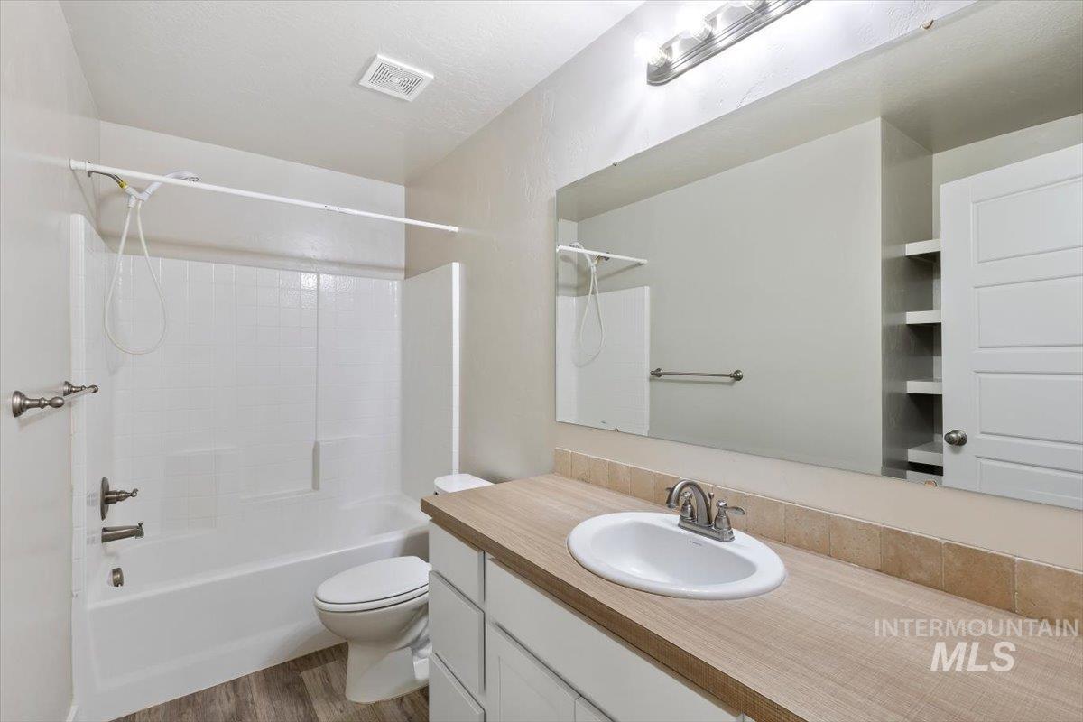 5062 N Maplestone Ave Property Photo 27