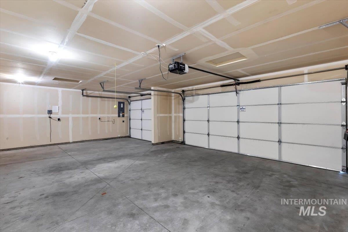 5062 N Maplestone Ave Property Photo 31