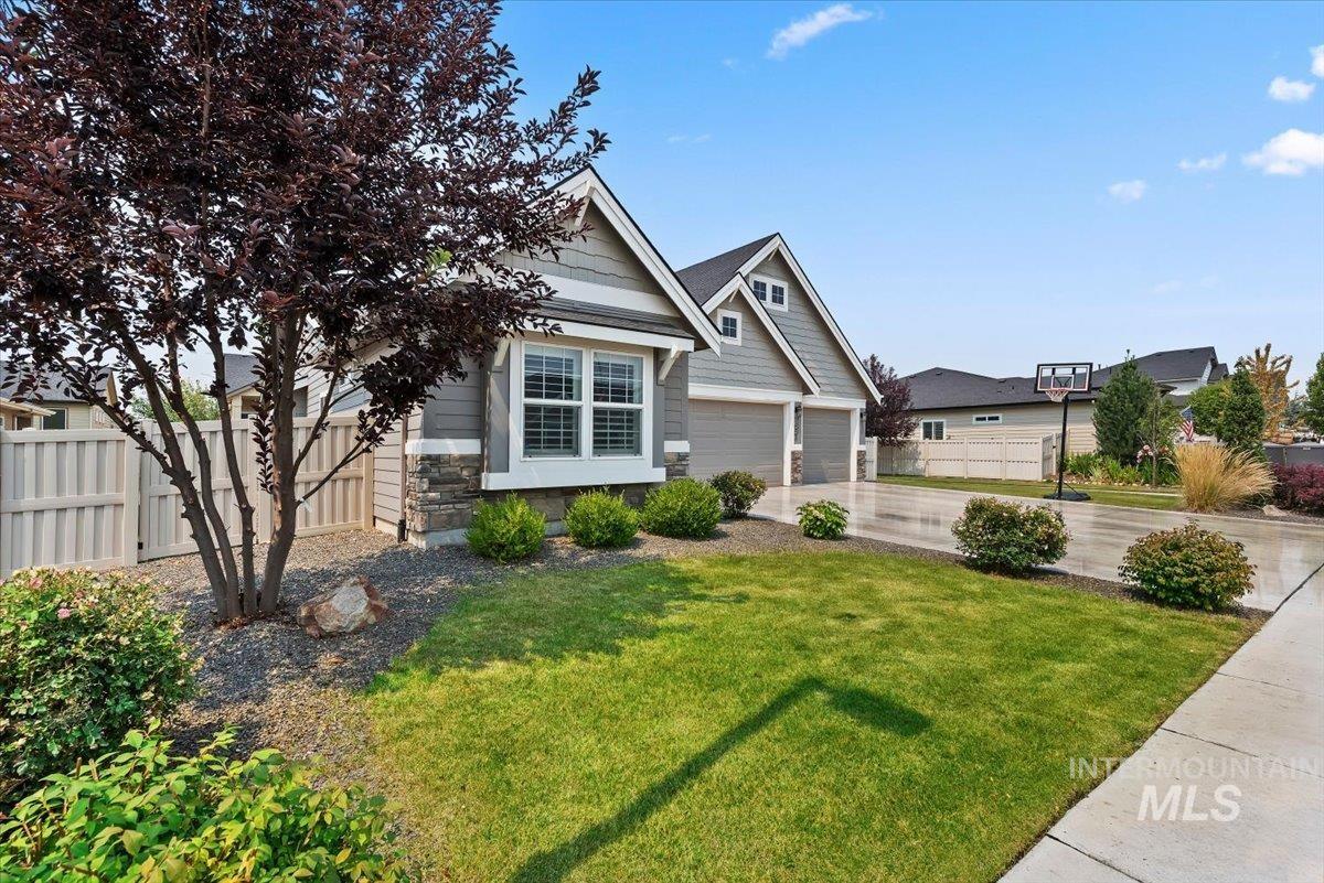 1653 Shoal Point Ave Property Photo 2