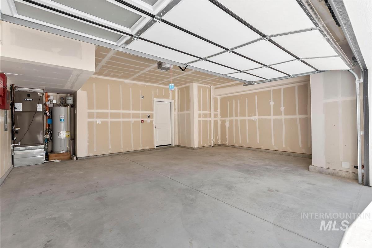 2026 S Mackinnon Ln Property Photo 32