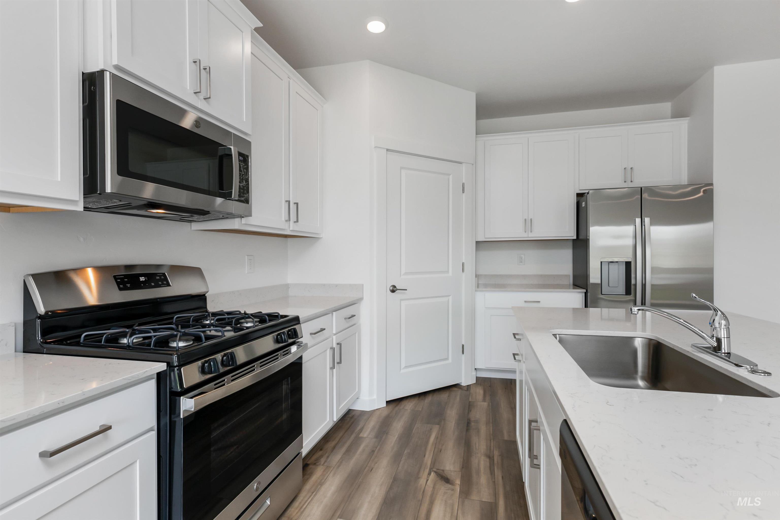 15133 Aviaticus Way Property Photo 8
