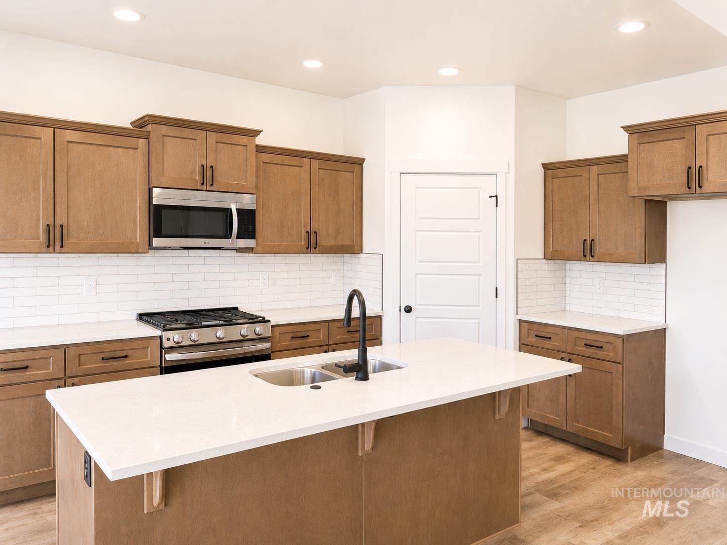 988 Kenbrook Loop Property Photo 8