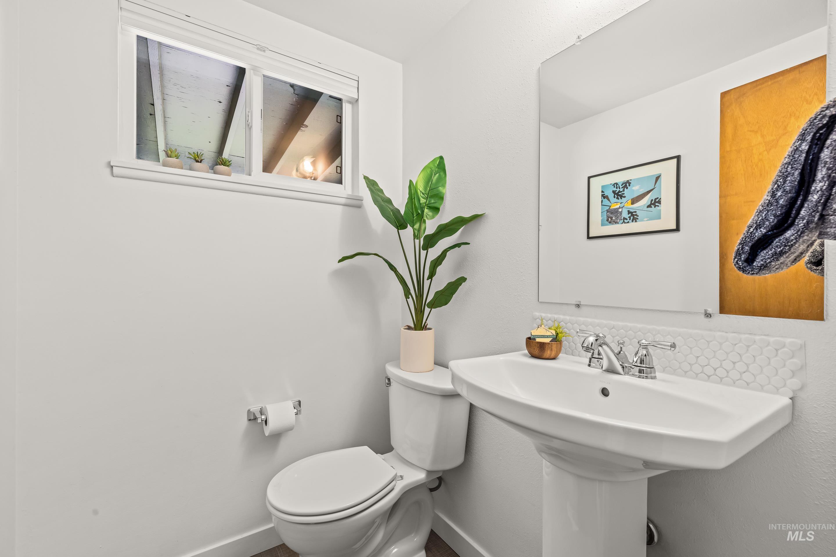 6933 W Brentwood Dr Property Photo 17