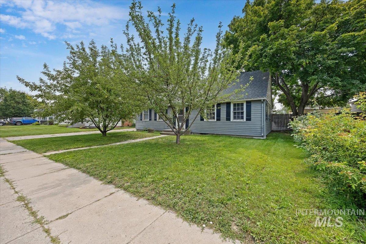 1530 9th Ave. East Property Photo 2