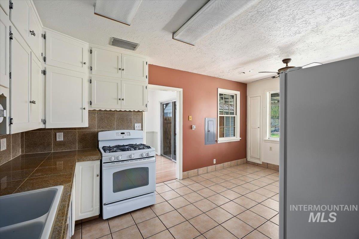 1530 9th Ave. East Property Photo 13