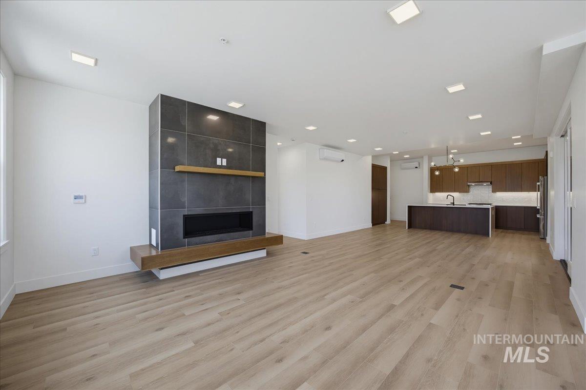 55 E State St Property Photo 4