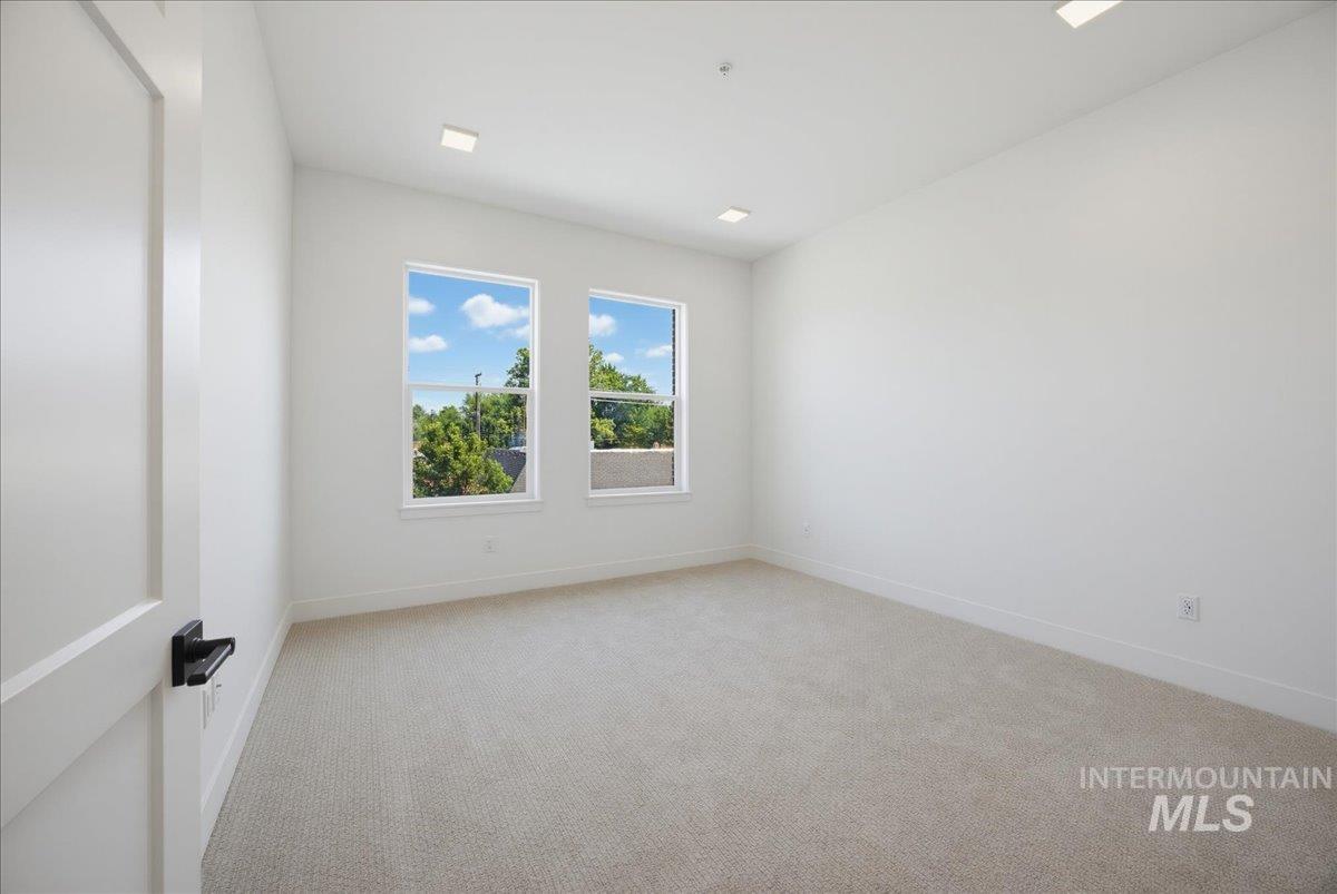 55 E State St Property Photo 12