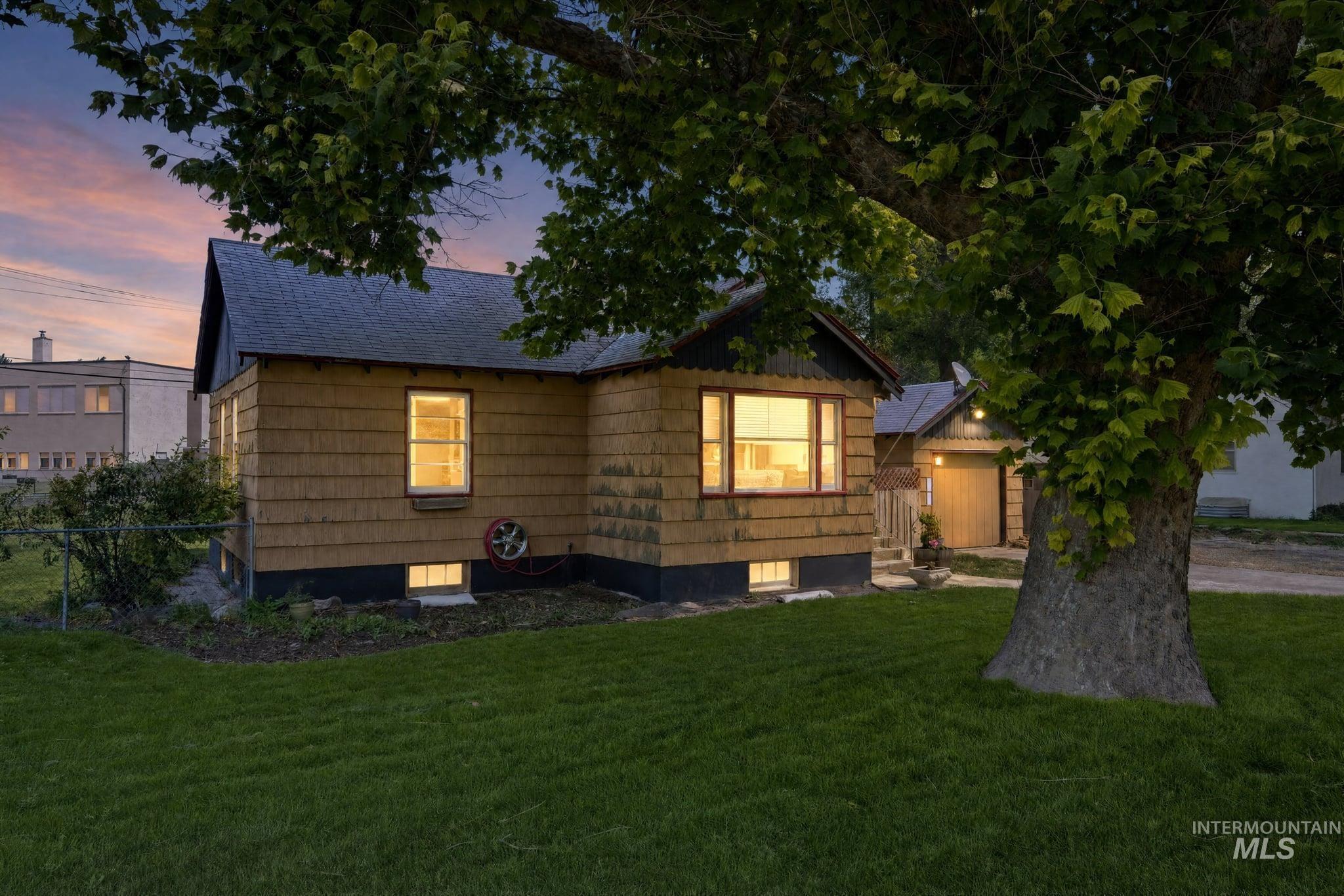 1107 E Logan Street Property Photo 2