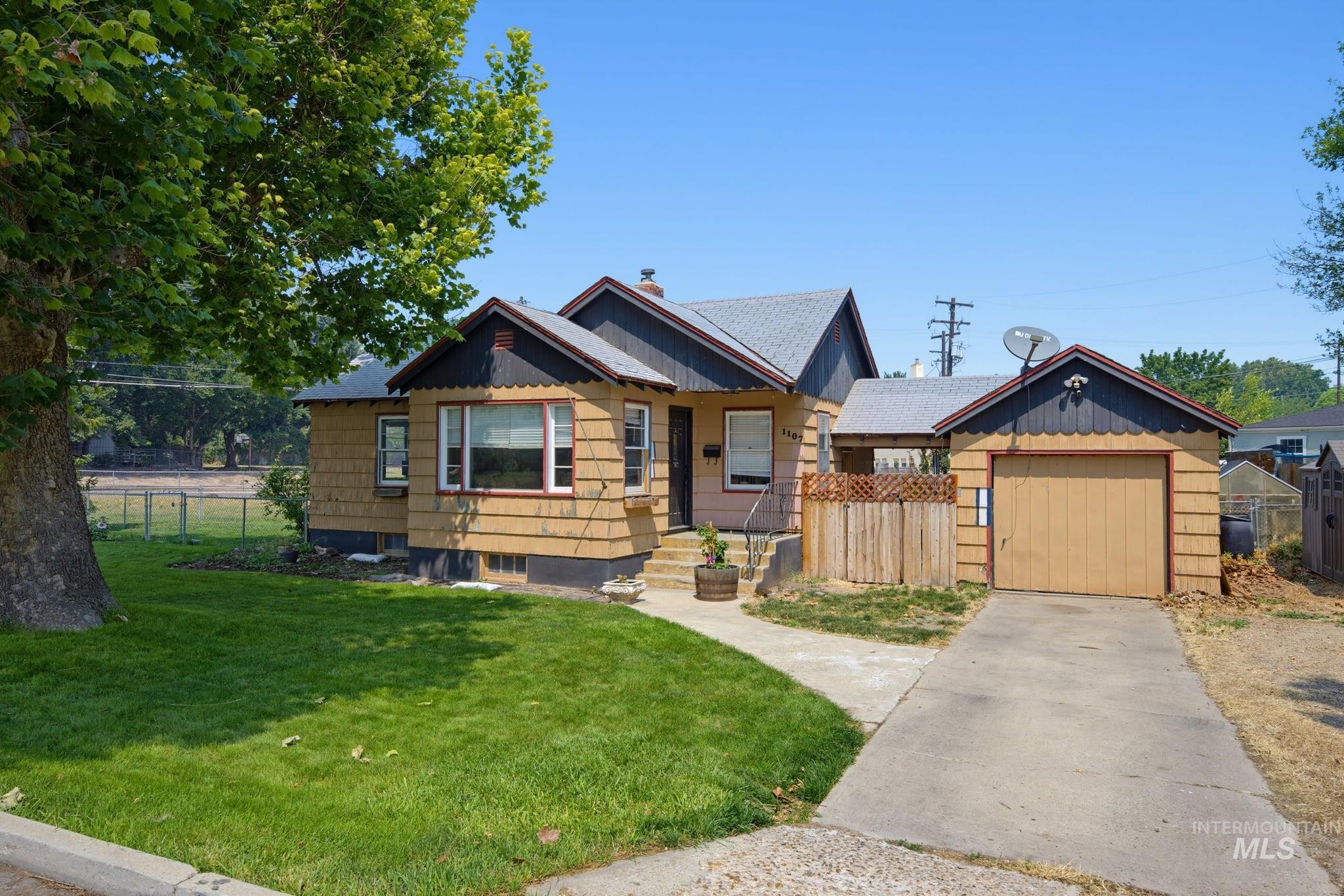 1107 E Logan Street Property Photo 3