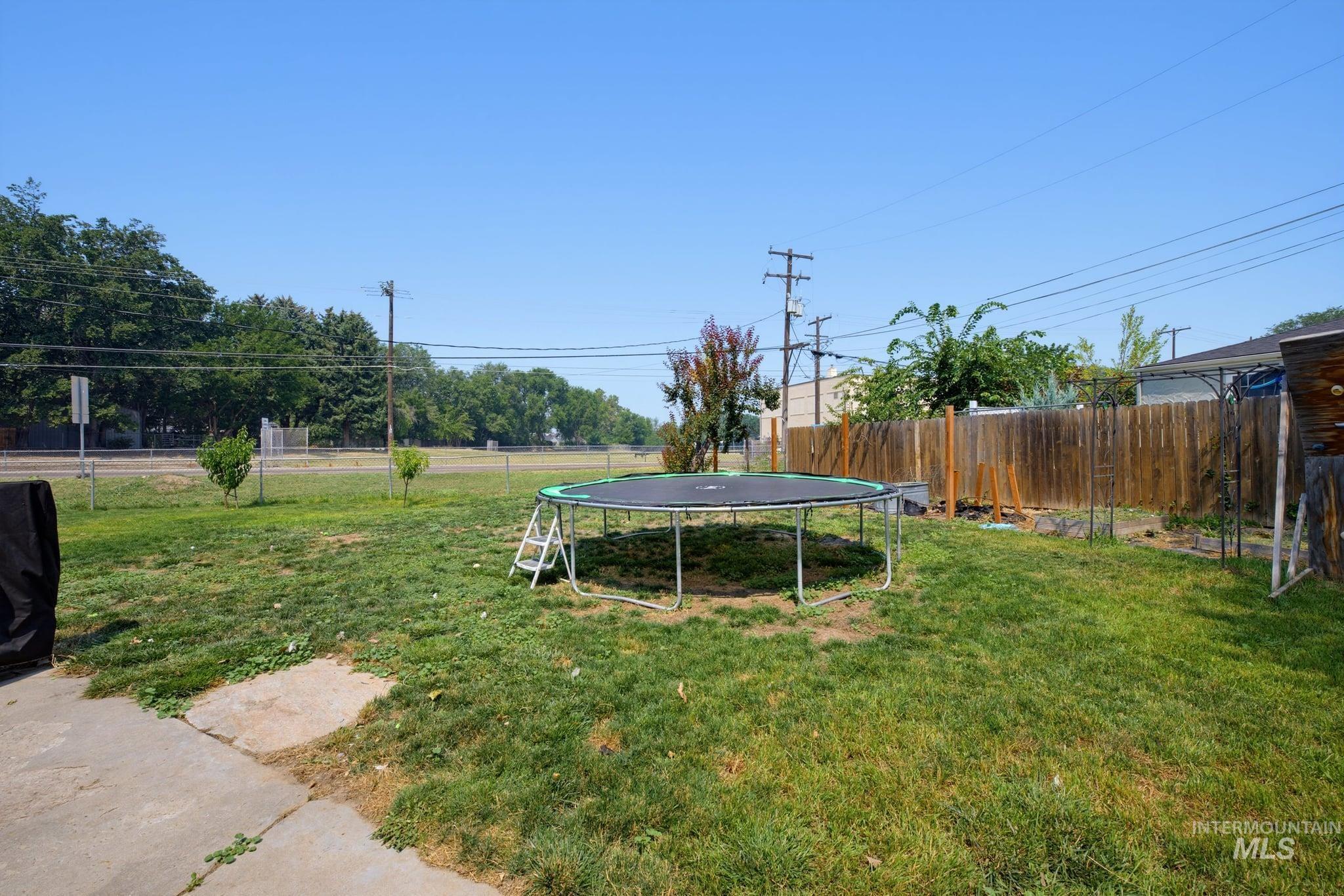 1107 E Logan Street Property Photo 5