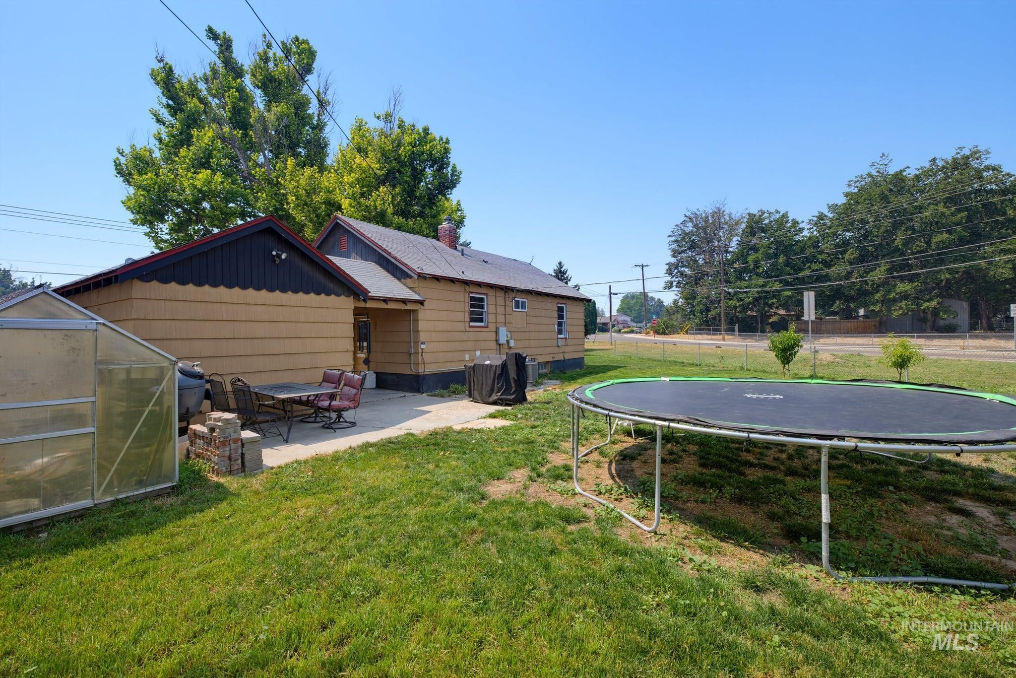 1107 E Logan Street Property Photo 6