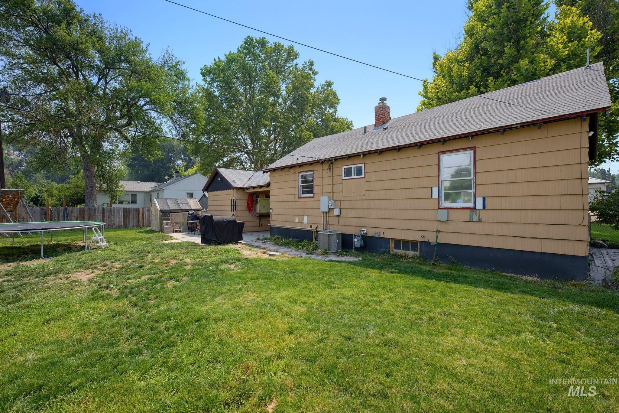 1107 E Logan Street Property Photo 7