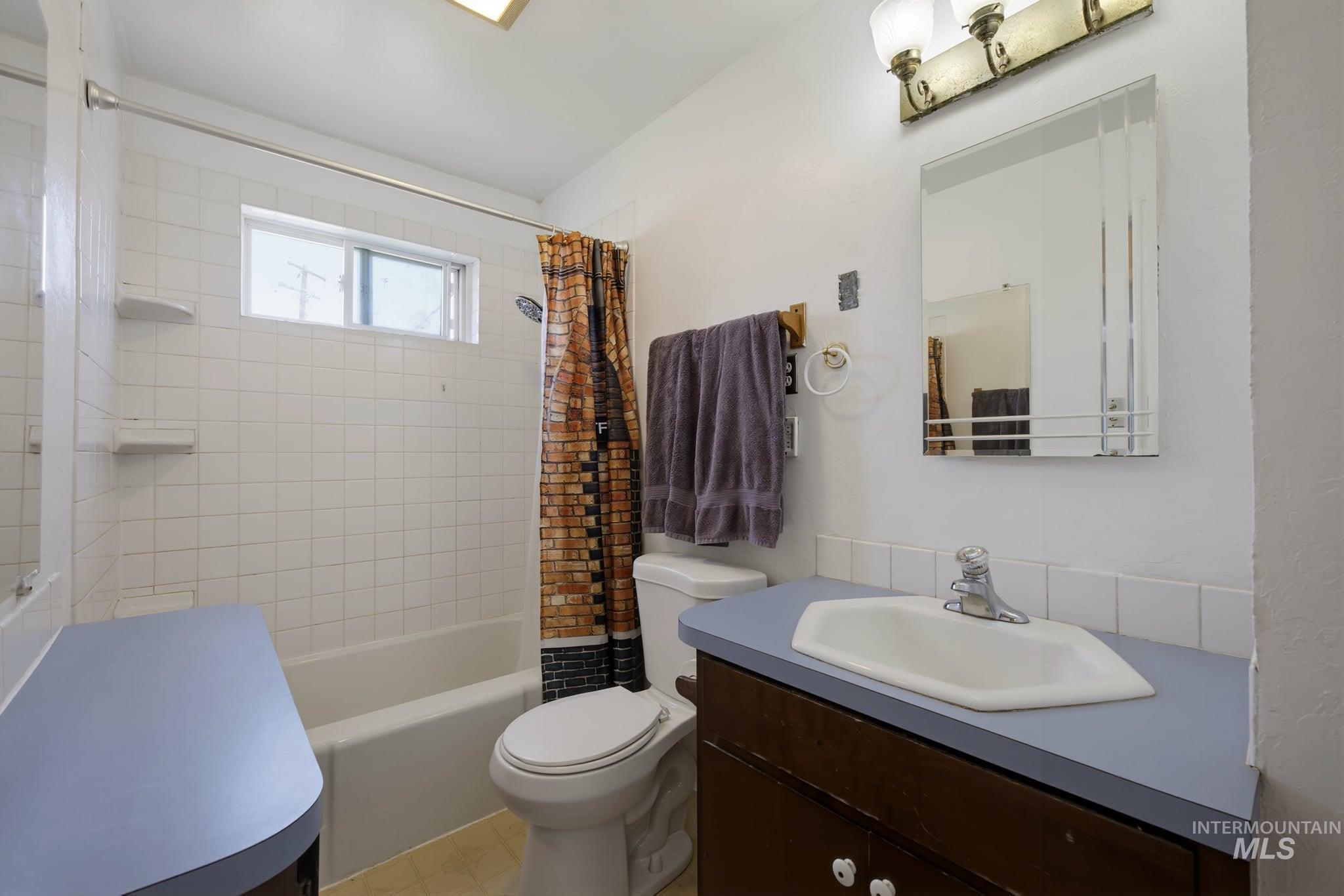 1107 E Logan Street Property Photo 15