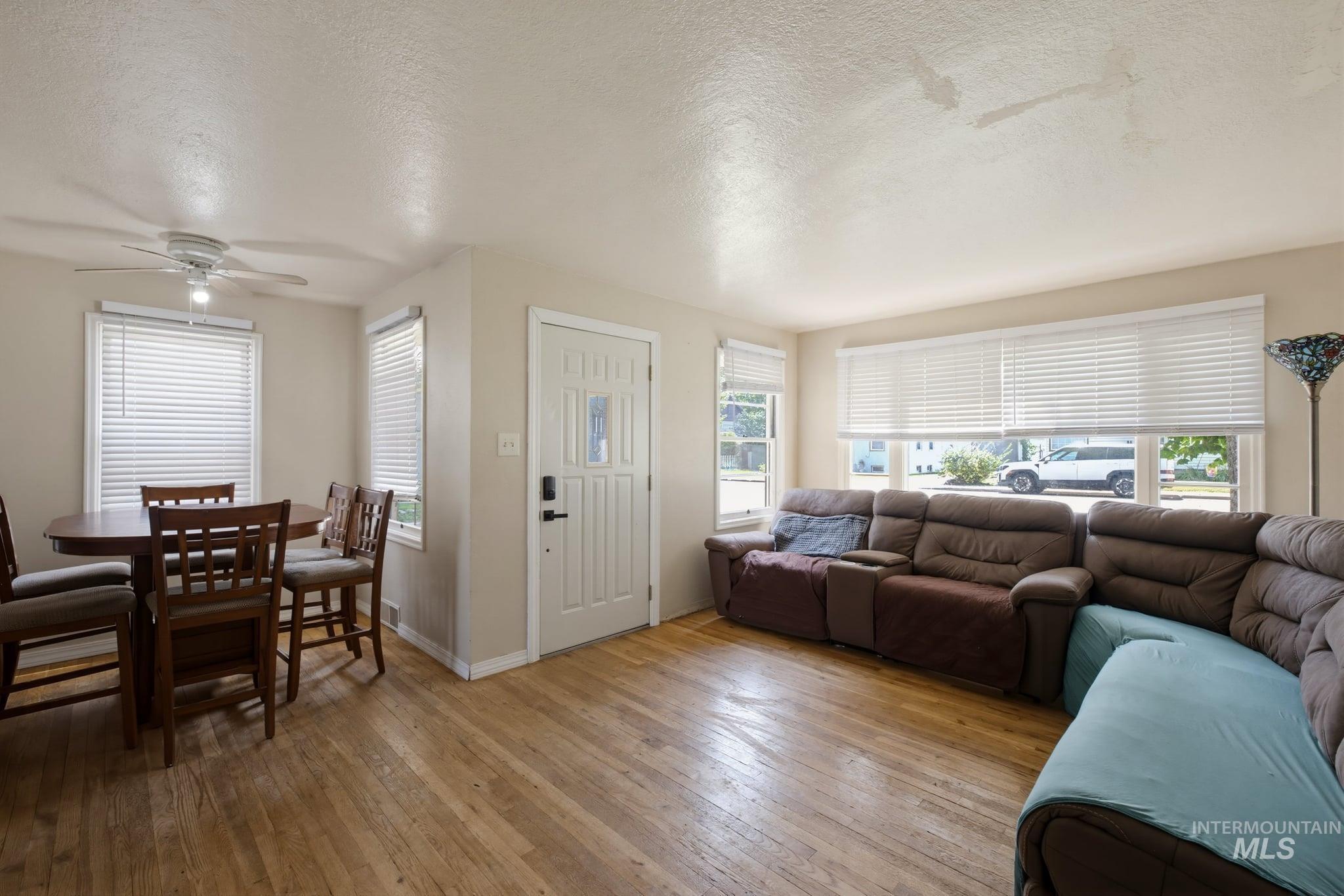 1107 E Logan Street Property Photo 16