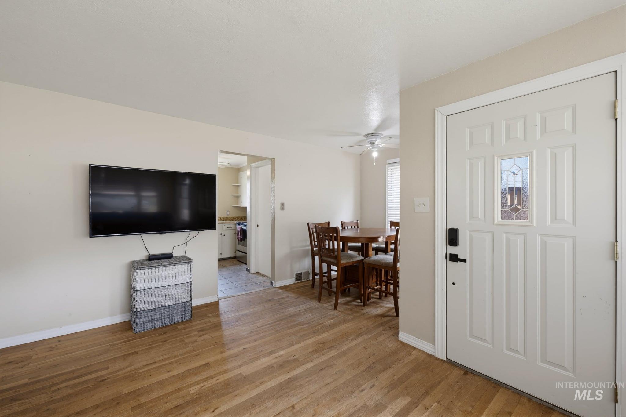 1107 E Logan Street Property Photo 17