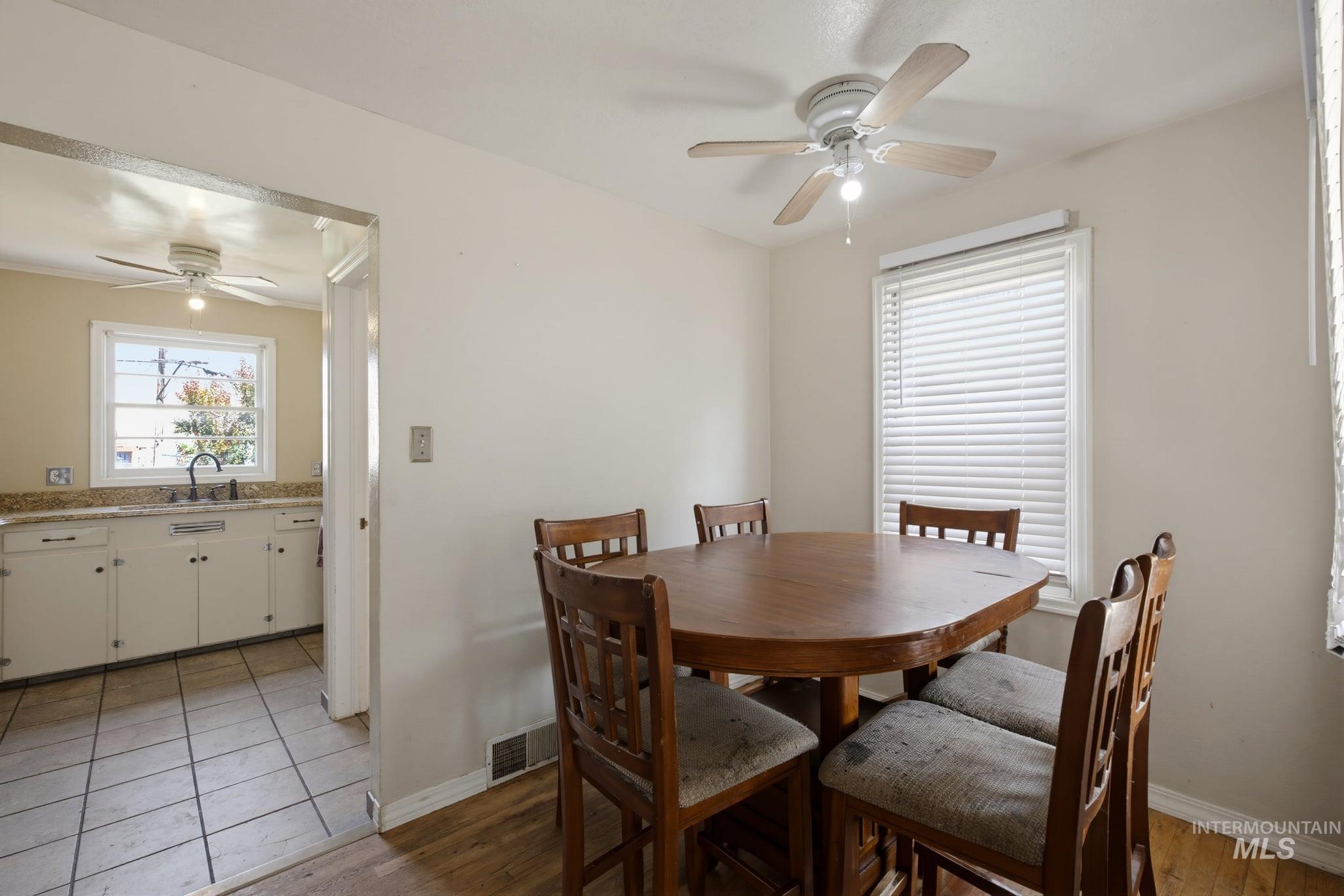 1107 E Logan Street Property Photo 20