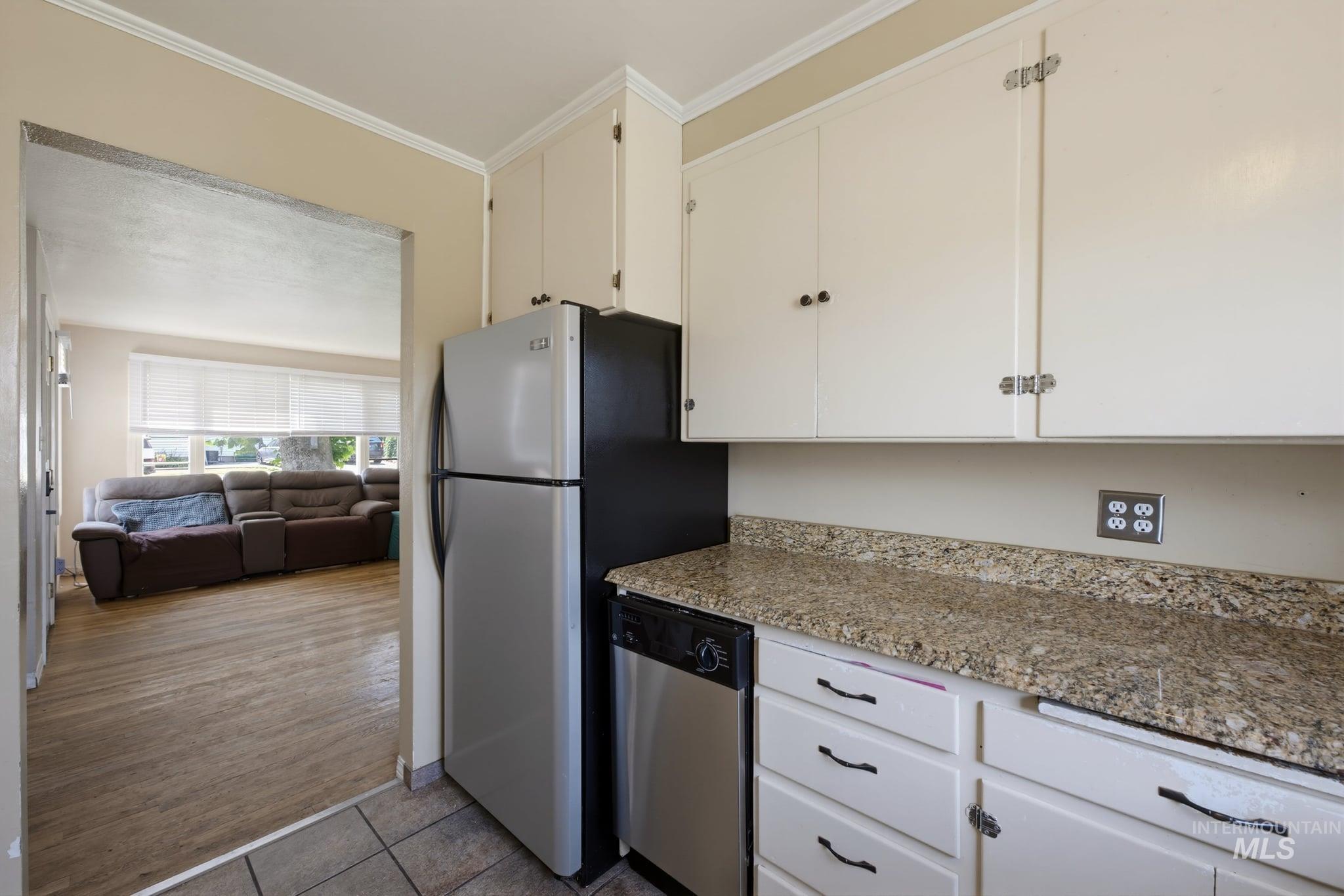 1107 E Logan Street Property Photo 25