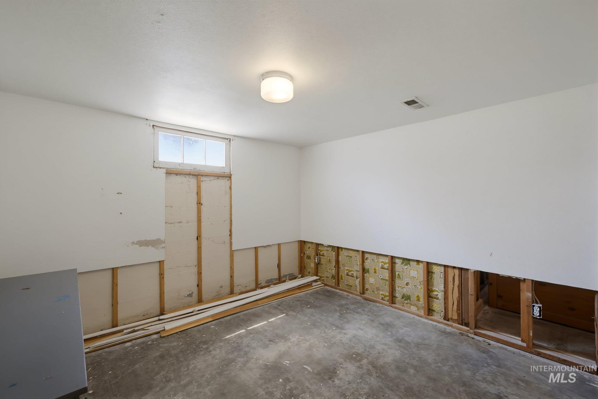 1107 E Logan Street Property Photo 31