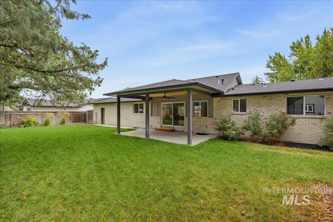 5231 N Sorrento Dr Property Photo 43