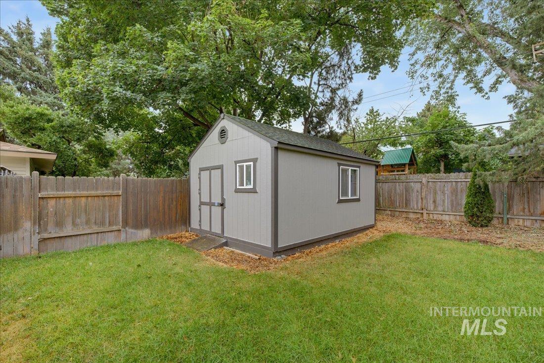 5231 N Sorrento Dr Property Photo 44