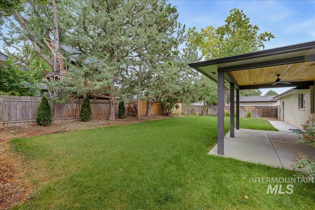 5231 N Sorrento Dr Property Photo 45