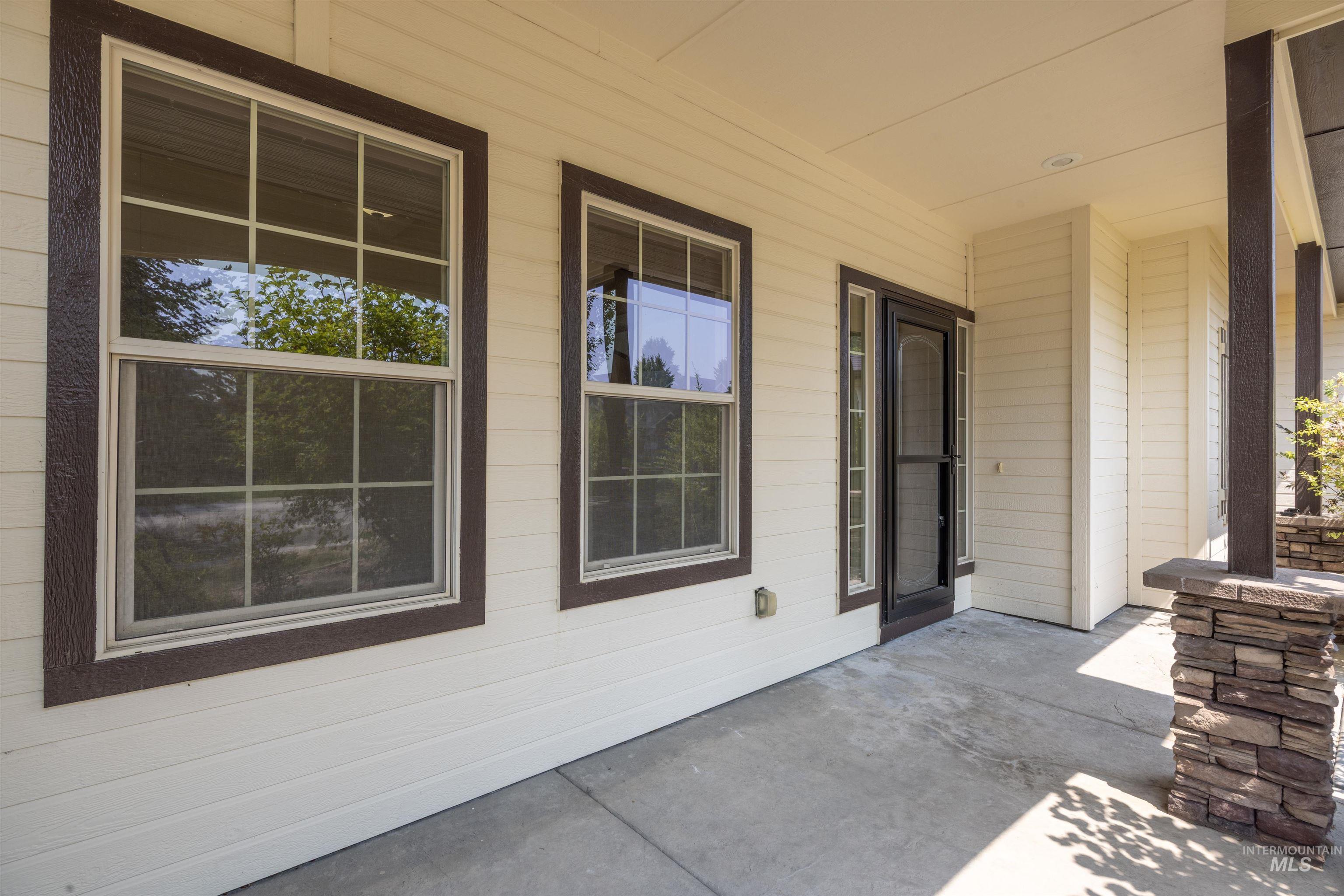 2548 E Omera Street Property Photo 4