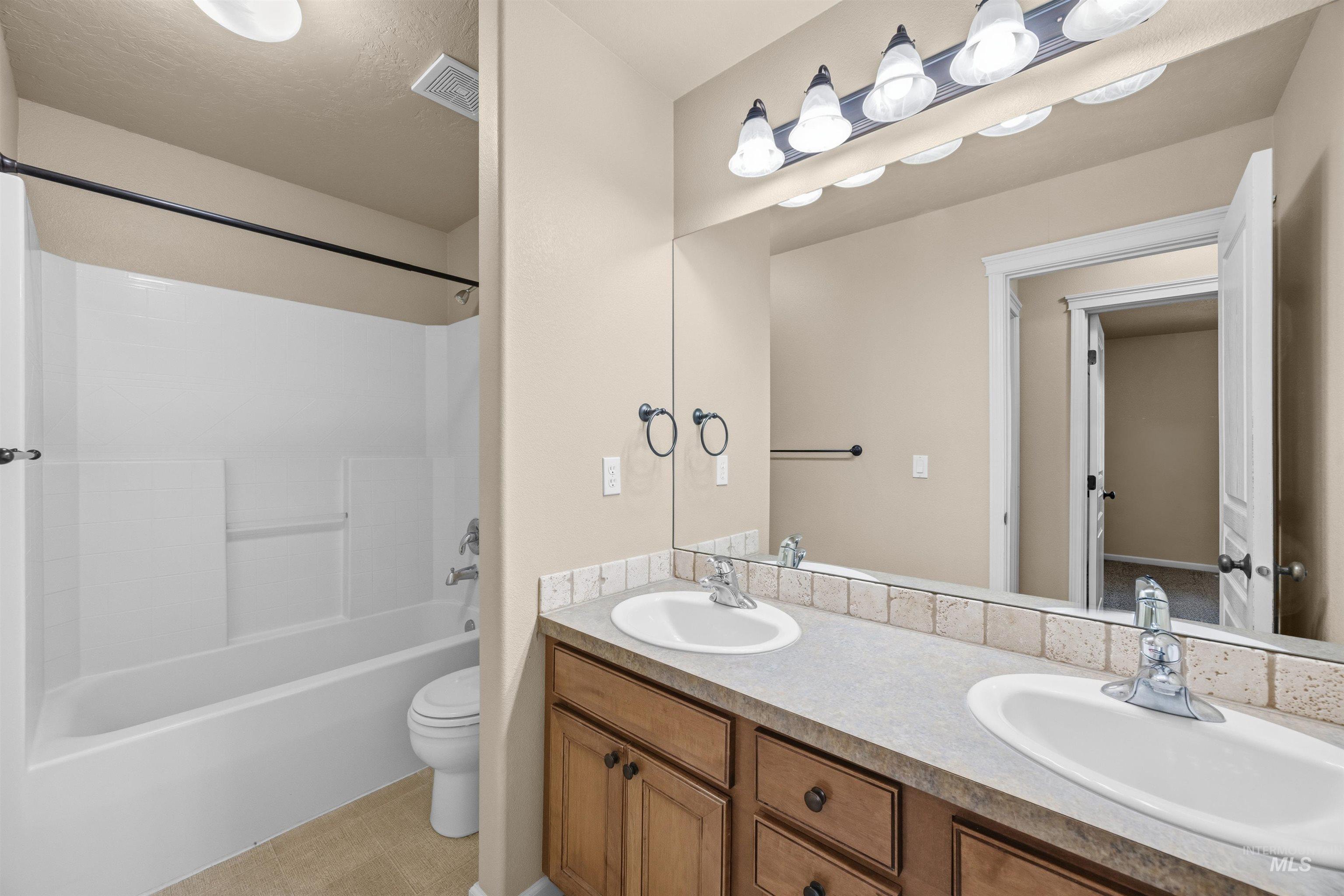 2548 E Omera Street Property Photo 37