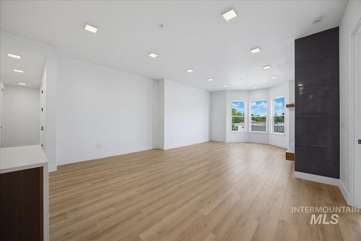 55 E State St Property Photo 8
