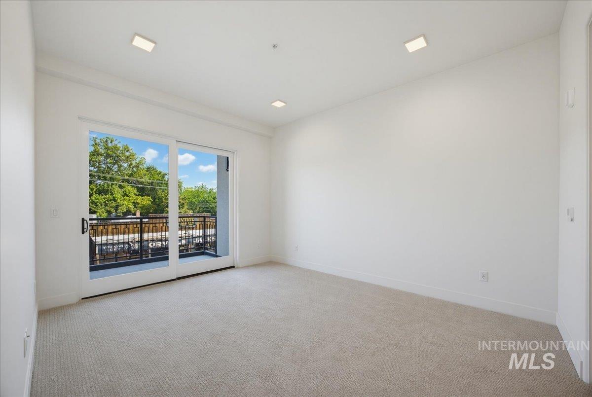 55 E State St Property Photo 12