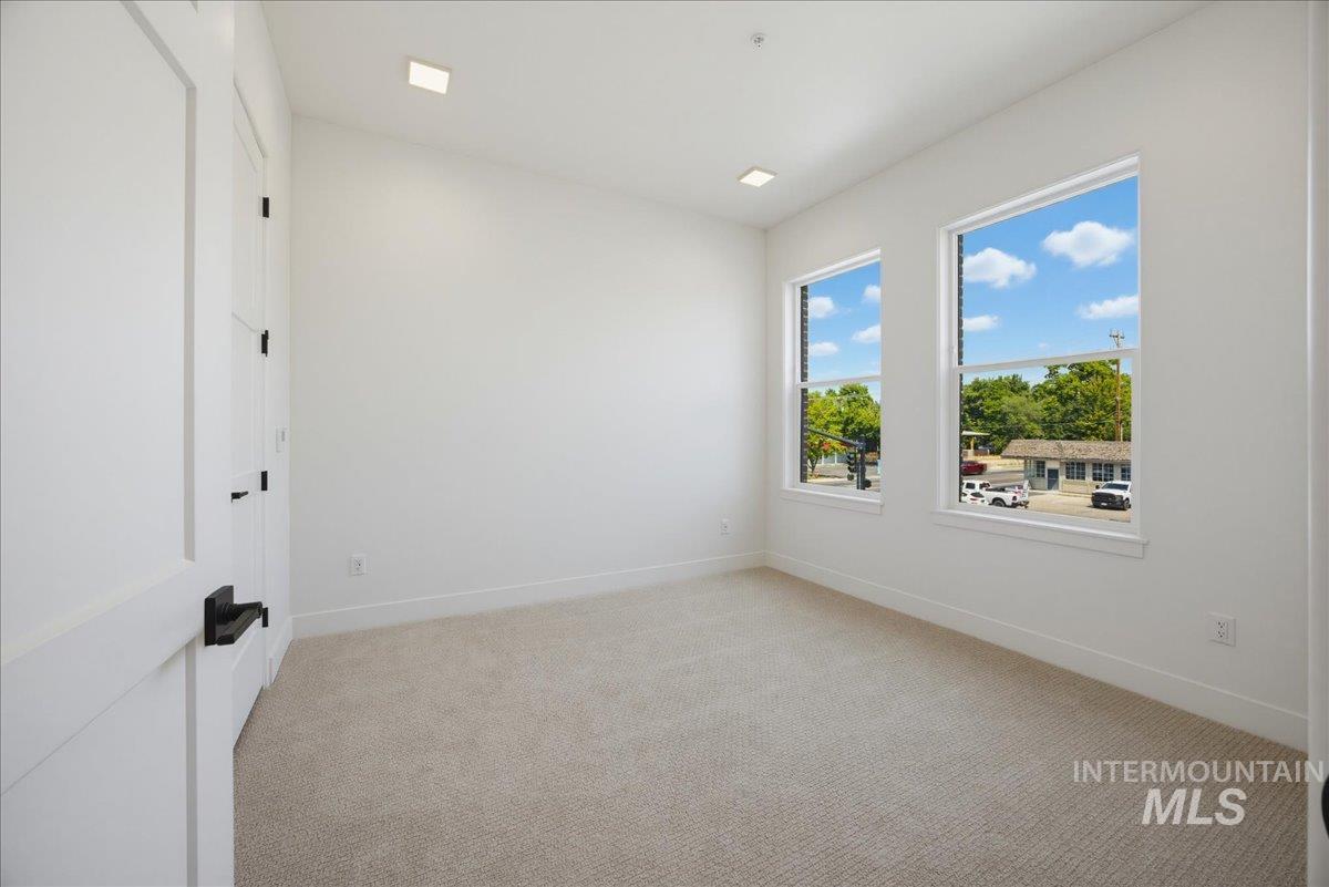 55 E State St Property Photo 16