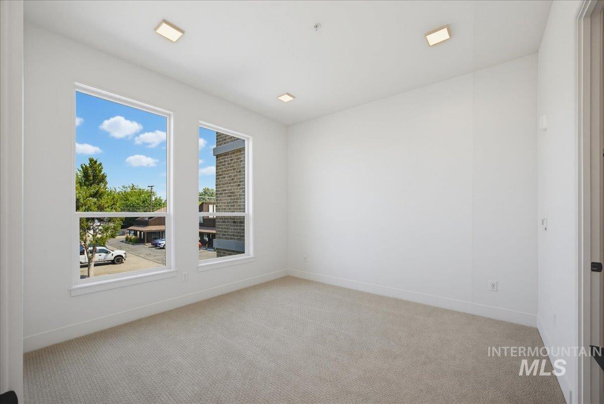 55 E State St Property Photo 19