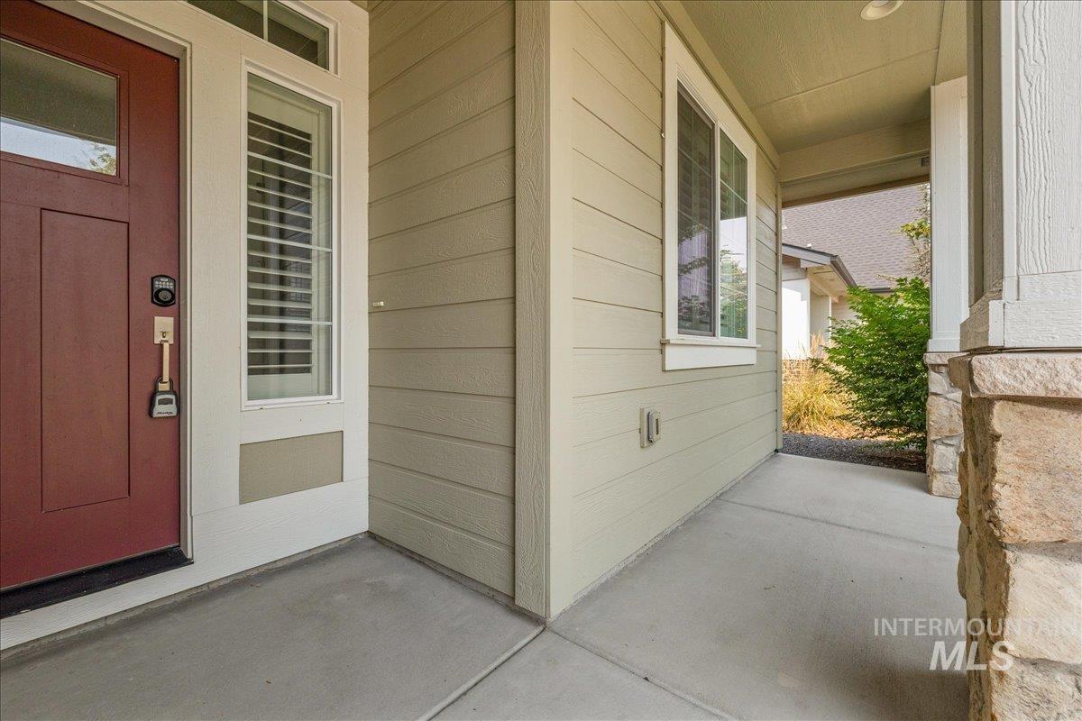 5893 N Vicenza Ave Property Photo 4