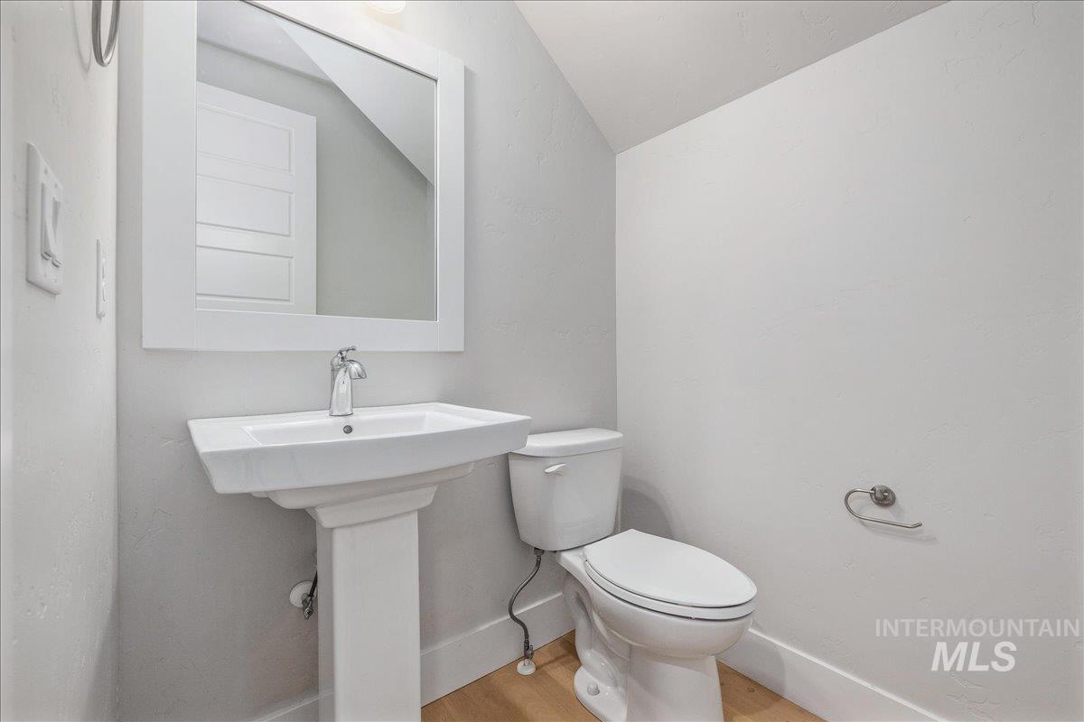 5893 N Vicenza Ave Property Photo 10