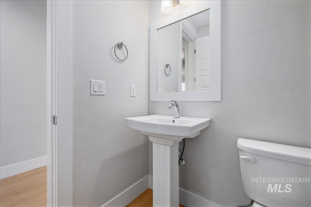 5893 N Vicenza Ave Property Photo 11