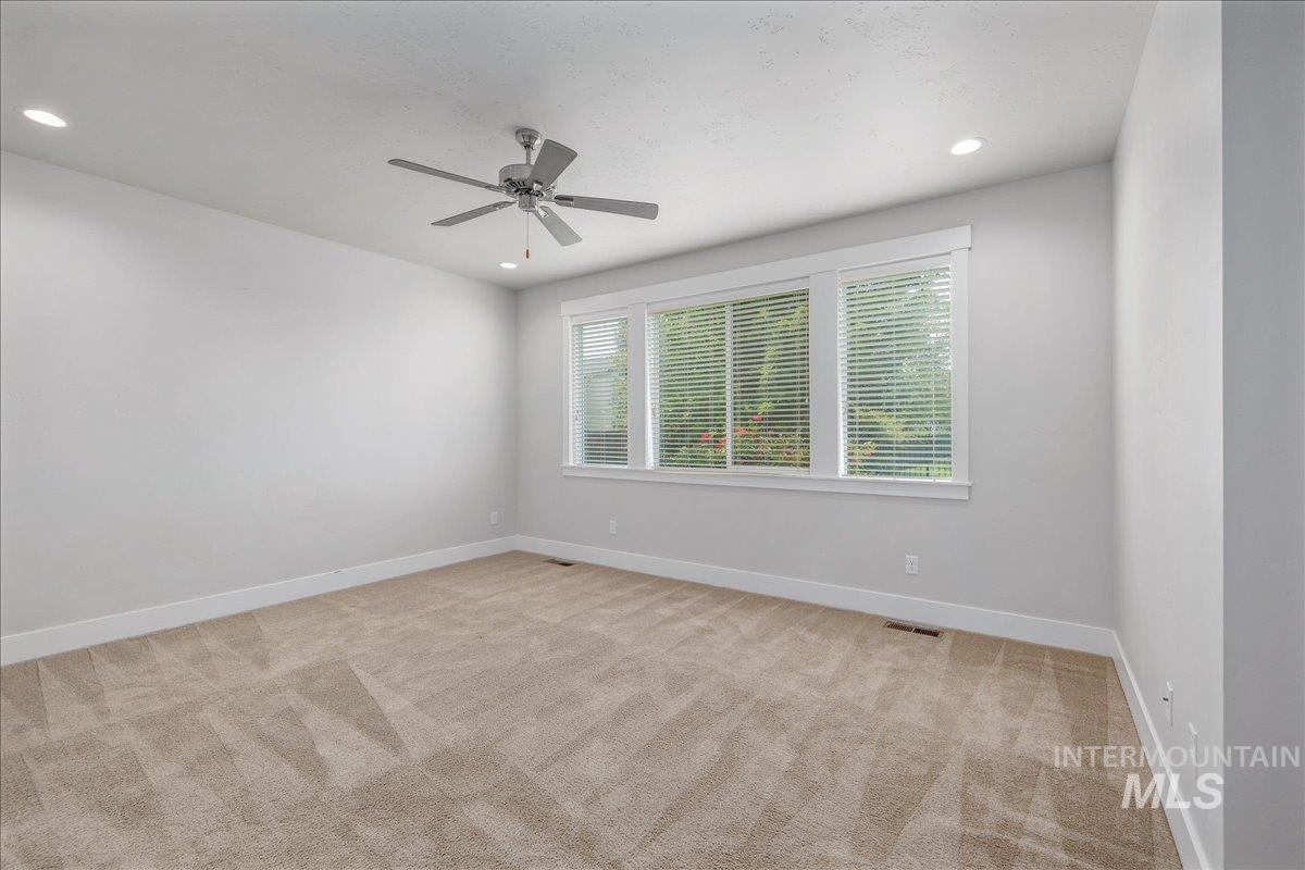 5893 N Vicenza Ave Property Photo 28